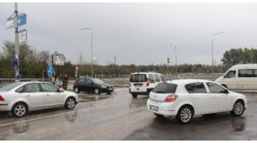 (&ouml;zel Haber) &Ouml;ğrencileri İ&ccedil;in Sinyalizasyon İstediği Kavşakta Kendisi Hayatını Kaybetti