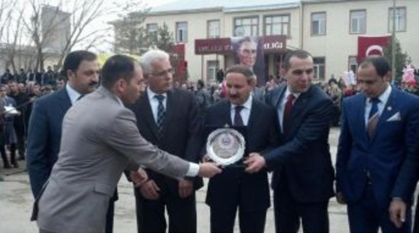 Başkan Yaptırmış&rsquo;a Teşekk&uuml;r Plaketi