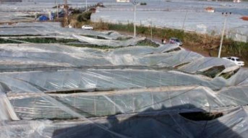 Antalya&rsquo;da Hortum Seraları Yerle Bir Etti