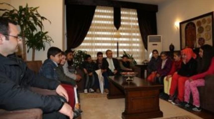 İhh&rsquo;li &Ccedil;ocuklardan Vali B&uuml;y&uuml;k&rsquo;e Ziyaret
