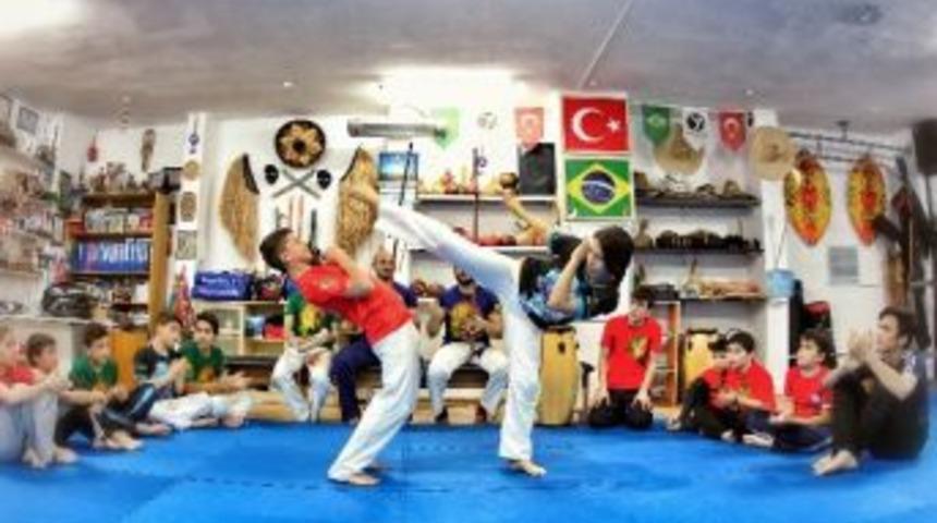 Capoeira &Ouml;rnek Olmaya Devam Ediyor.