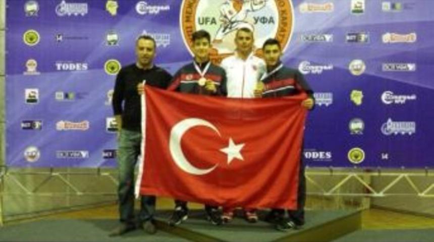 Hendekli Karateci Doğan Ateş Rusya&rsquo;dan Şampiyon D&ouml;nd&uuml;