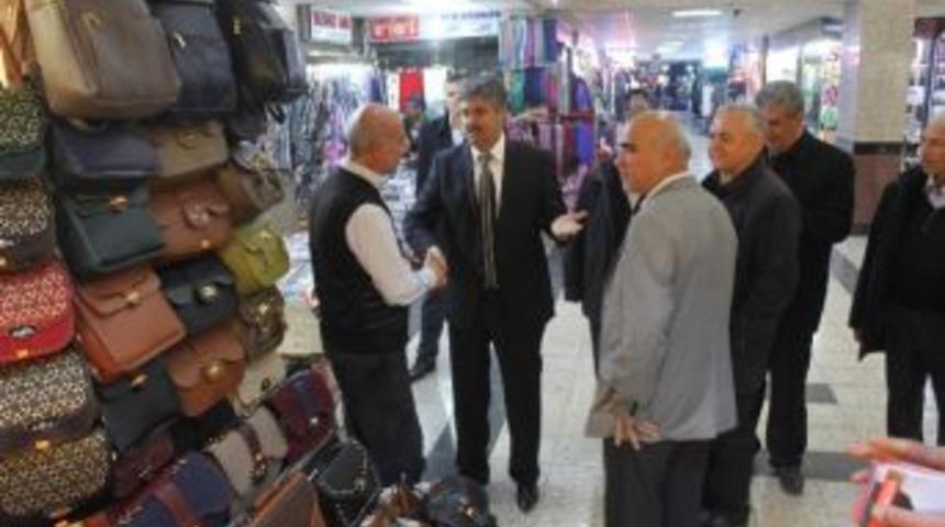 Yeşilyurt Adayı Hulisi Porgalı, Kapalı &Ccedil;arşı Esnafını Ziyaret Etti