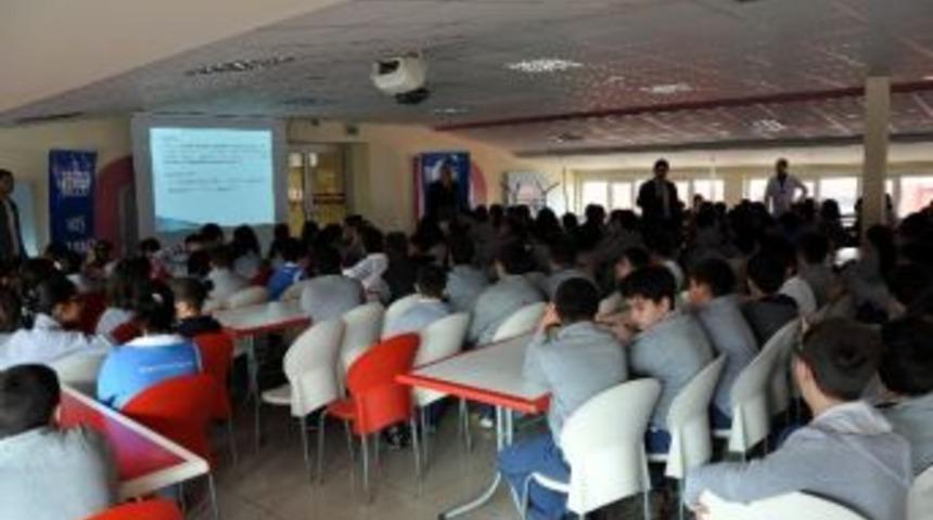 Medicana&rsquo;dan &Ouml;ğrencilere Madde Bağımlılığı Konulu Seminer