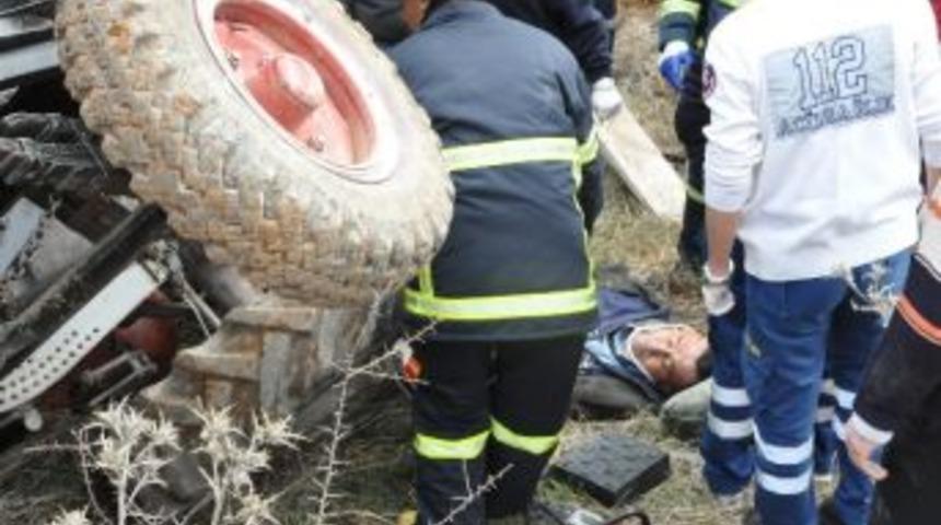 Devrilen Trakt&ouml;r&uuml;n Altında Can Pazarı