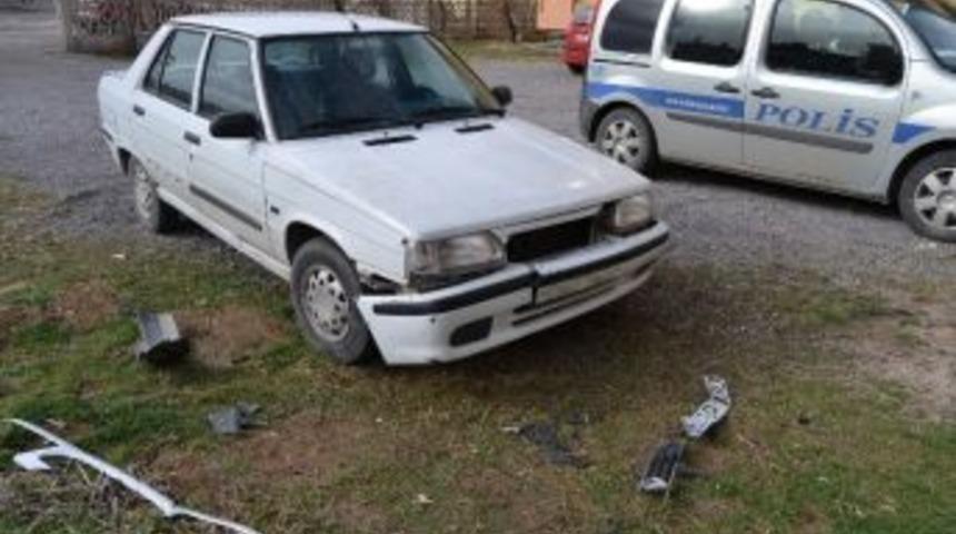 Kulu&rsquo;da &Ouml;ğretmenin Otomobiline Zarar Verdiler