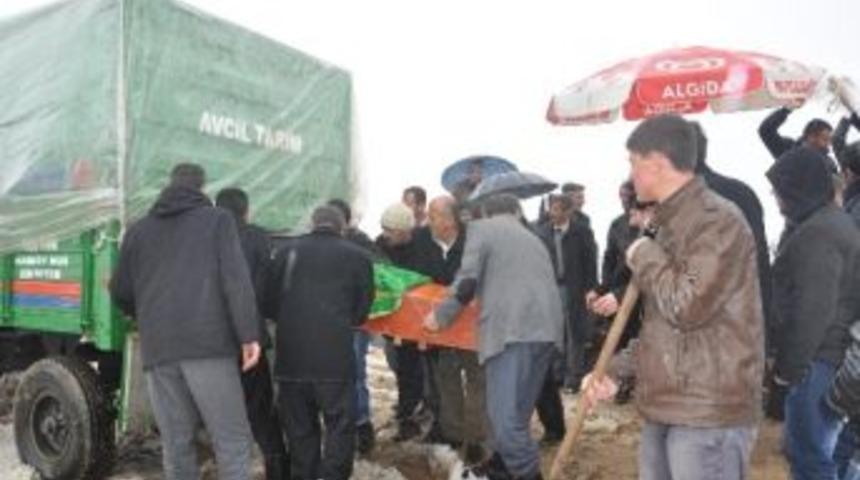 Elazığ'daki Kazada &Ouml;lenler Toprağa Verildi