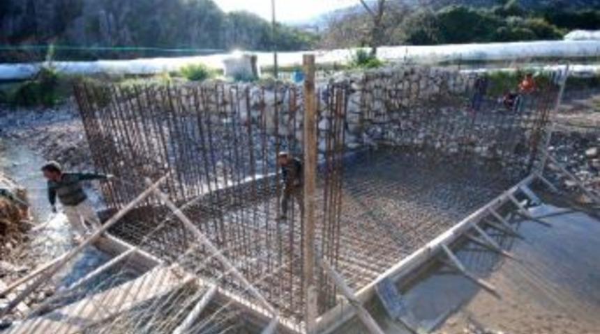 Kumluca Sarıcasu Mahallesi&rsquo;ne Yeni K&ouml;pr&uuml; Yapılıyor