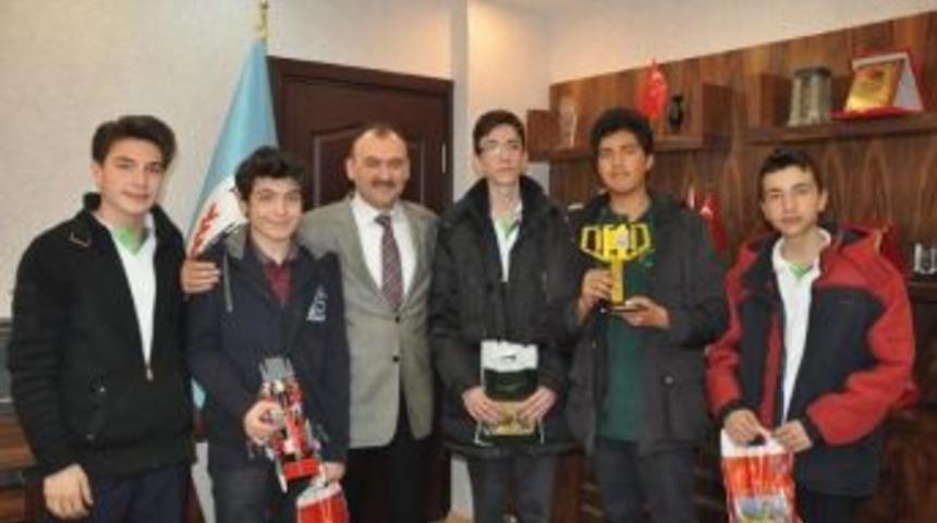 Bilim Kahramanları İl Milli Eğitim M&uuml;d&uuml;r&uuml; Bilal Yılmazı Ziyaret Etti