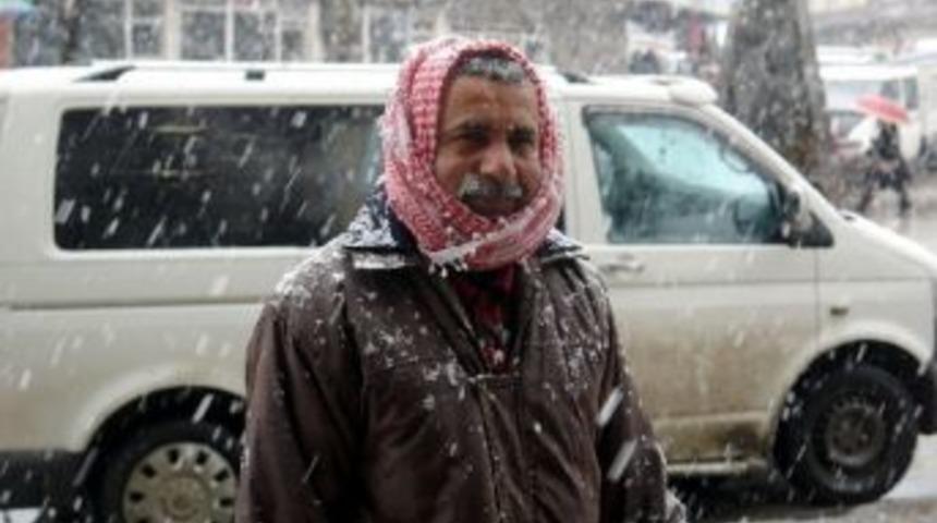 Y&uuml;ksekova&rsquo;da Kar Yağışı