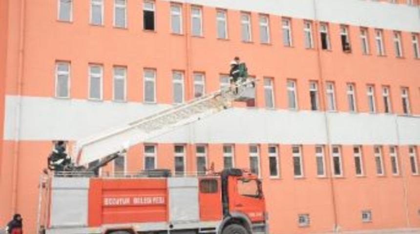 Boz&uuml;y&uuml;k'te Lise &Ouml;ğrencilerine Yangın Eğitimi
