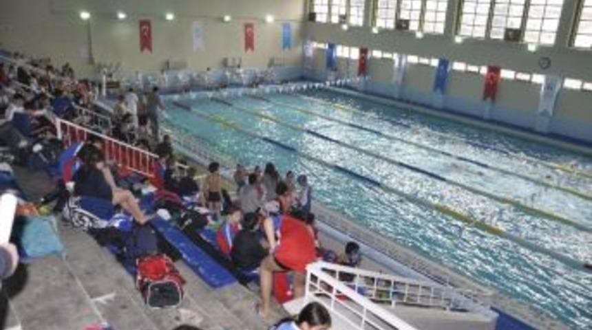 Kamil Ocak Kapalı Y&uuml;zme Havuzu Tadilatı Tamamlandı