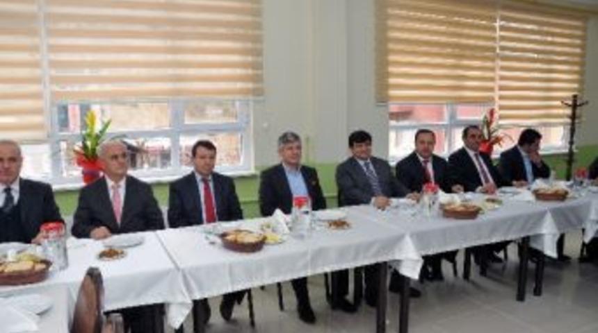 G&uuml;m&uuml;şhane Valisi Dr. Yusuf Mayda G&ouml;rev S&uuml;resi Dolan İl Genel Meclisi &Uuml;yelerine Veda Yemeği D&uuml;zenledi