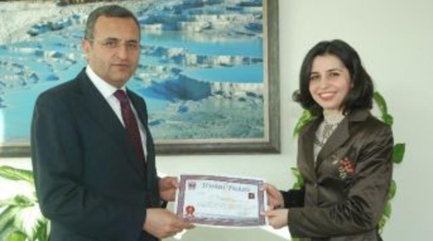 Vali Abd&uuml;lkadir Demir'den Başarılı Doktorlara &Ouml;d&uuml;l