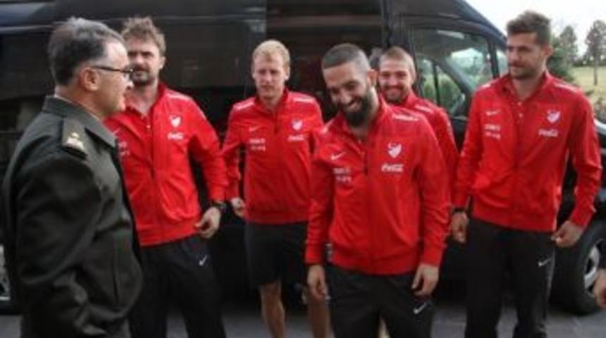 Ay-yıldızlı Ekip Gazileri Ziyaret Etti