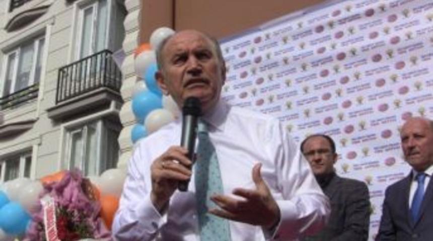 İstanbul B&uuml;y&uuml;kşehir Belediye Başkanı Topbaş Artvin&rsquo;de Davul Zurna İle Karşılandı