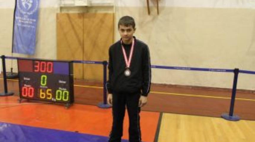 Fatih Tığlı g&uuml;reşte b&ouml;lge &uuml;&ccedil;&uuml;nc&uuml;s&uuml; oldu