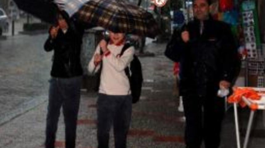 Kıyı Ege&rsquo;ye Kuvvetli Yağış Ve Fırtına Uyarısı