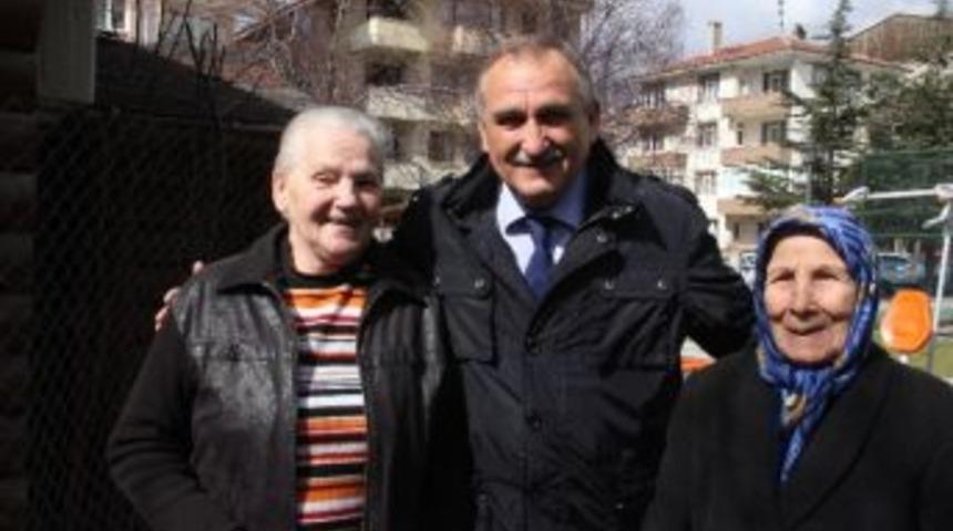 Ak Partililer Bah&ccedil;elievler Mahallesine &Ccedil;ıkarma Yaptı