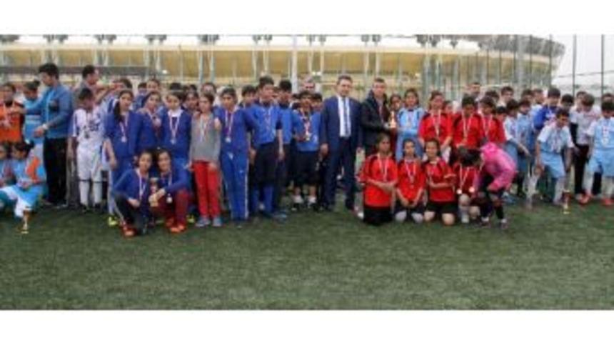 Ortaokullar Arası Futbol Turnavası&rsquo;nın Finalistleri Belirlendi
