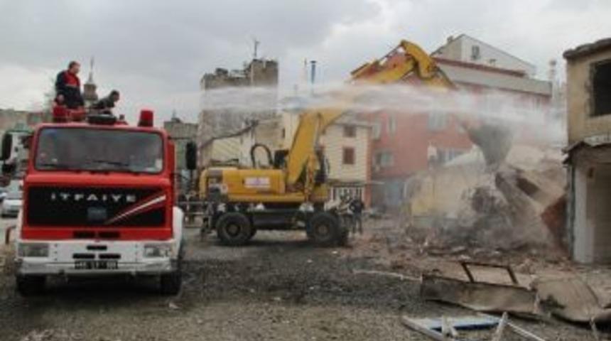 Saathane'de Yıkımlar Devam Ediyor