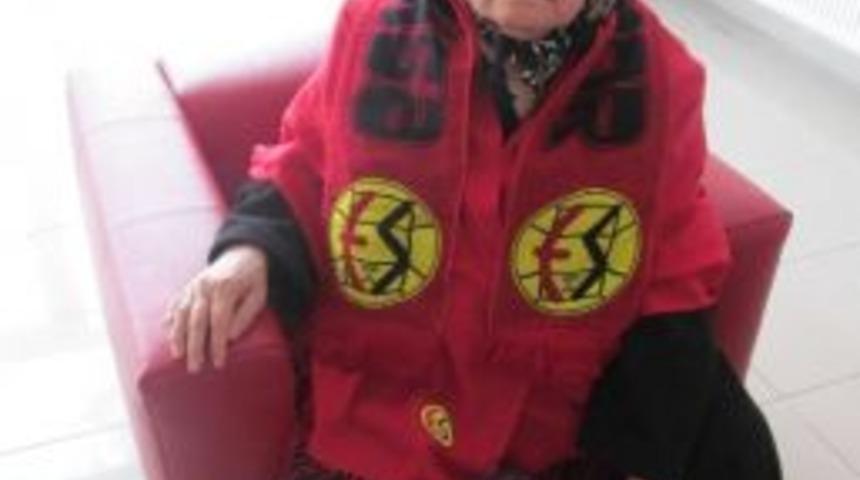 Es Es Hayranı 72&rsquo;lik Emine Nine