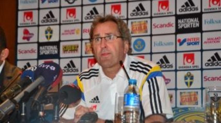 İsve&ccedil; Milli Takım Teknik Direkt&ouml;r&uuml; Basın Toplantısı D&uuml;zenledi