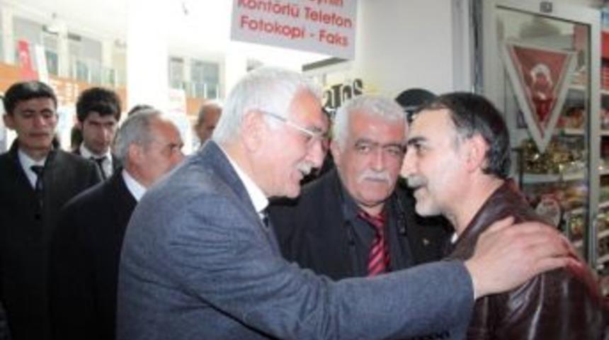 Karakaya Ve Mhp Teşkilatı Otob&uuml;s Terminalini Ziyaret Etti