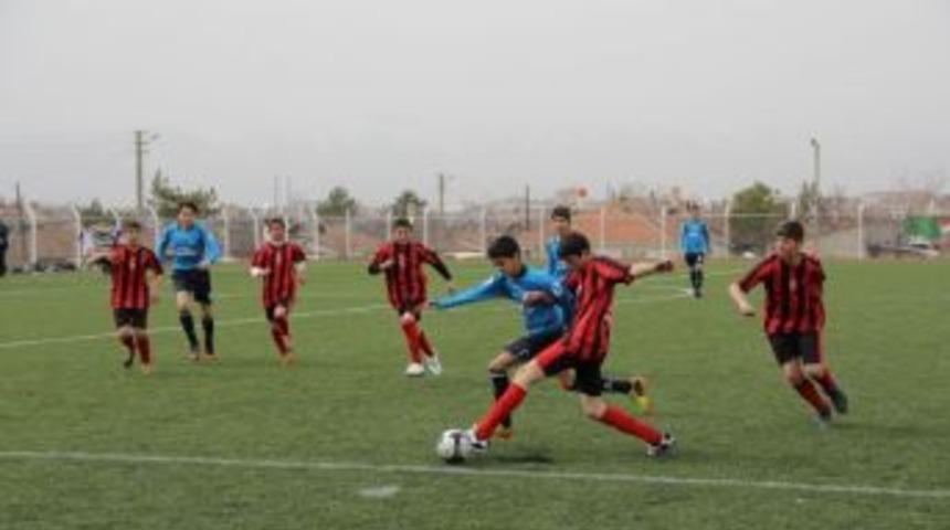 Yıldız Kız Ve Erkekler Futbol M&uuml;sabakaları Başladı