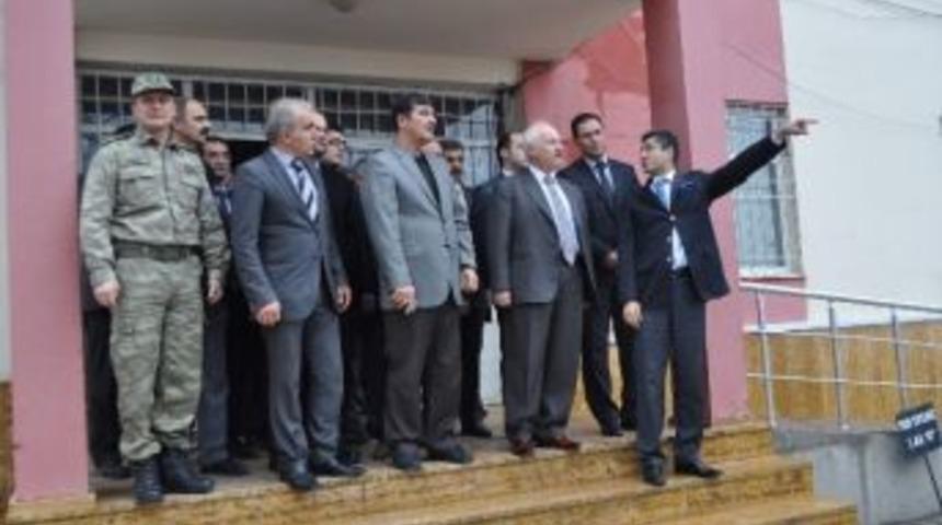 Bitlis Valisi Orhan &Ouml;zt&uuml;rk, Adilcevaz İl&ccedil;esini Ziyaret Etti.