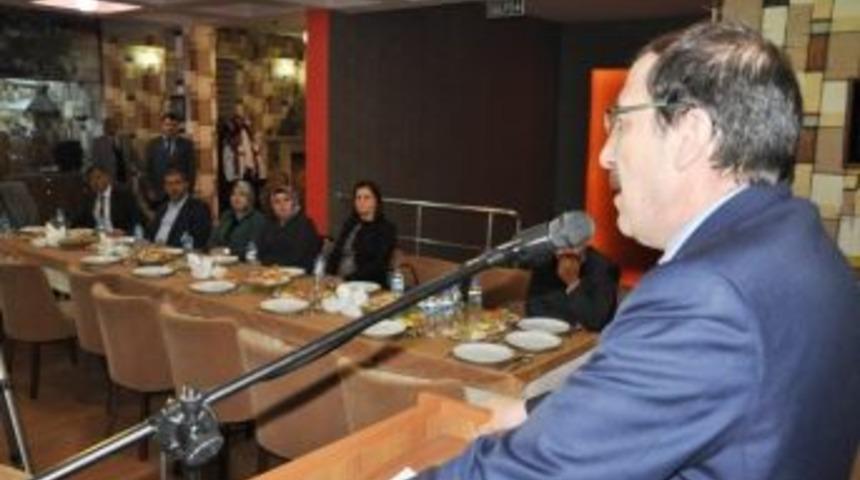 Belediye Başkanı Bulutlar, Meclis &Uuml;yelerine Teşekk&uuml;r Yemeği Verdi&hellip;