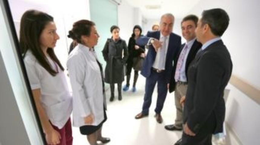 Canlı Yayında İmplant Yapıldı