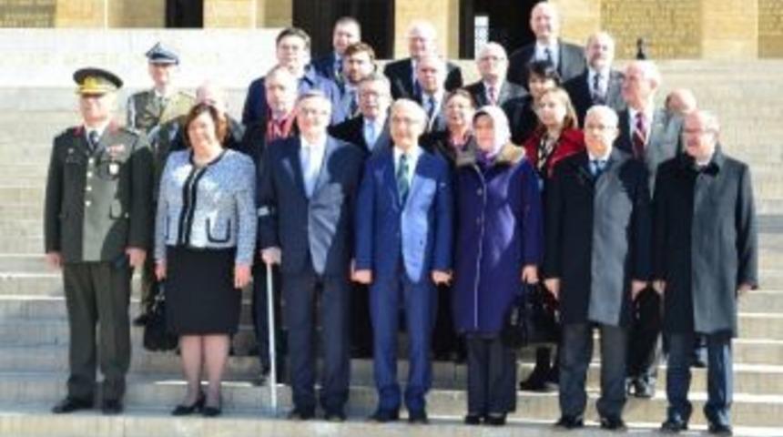 Polonya Cumhurbaşkanı Komorowski Anıtkabir&rsquo;de