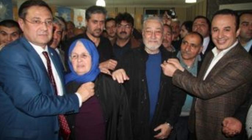 Ak Parti Bayraklı'dan G&ouml;vde G&ouml;sterisi