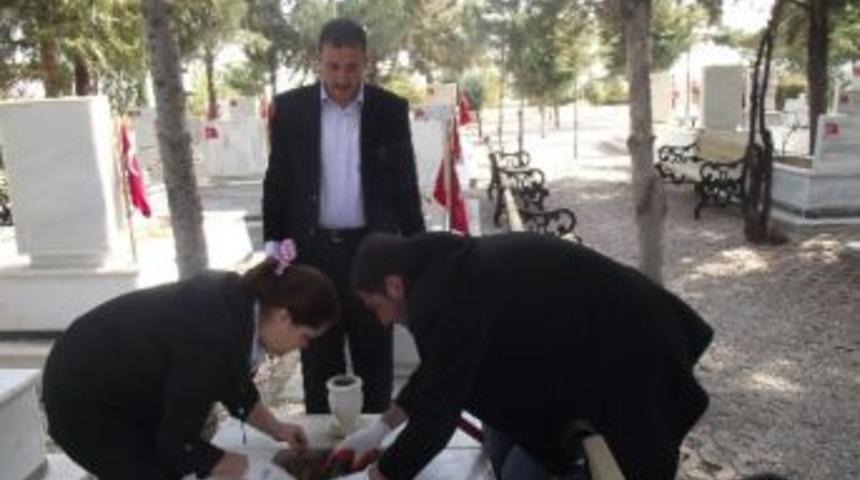 Şehitliğin Bakımı Battalgazi Myo &Ouml;ğrencilerine Emanet