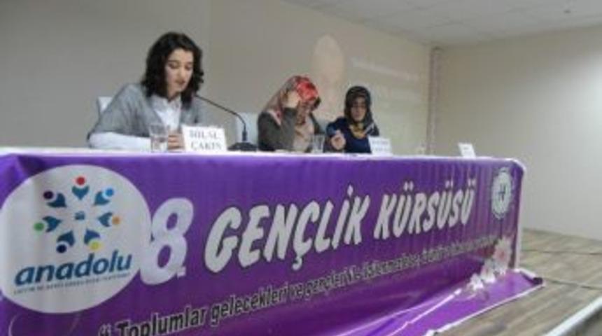 Necip Fazıl Kısak&uuml;rek Ve Şiir Dinletisi Programı D&uuml;zenlendi