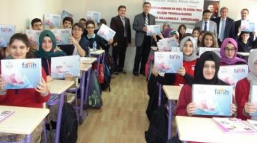 Gemlik&rsquo;te Tablet Dağıtımı