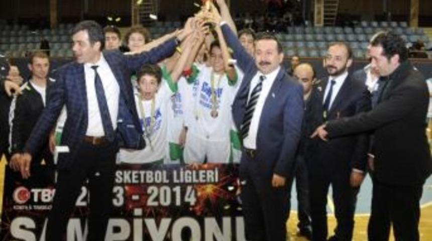 Sel&ccedil;uk&rsquo;un Minik Basketbolcuları İl Şampiyonu Oldu