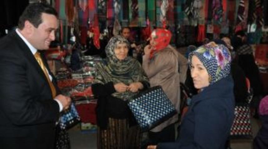 Başkan Adayı Yanmaz Pazar Yerinde Esnaf Ve Vatandaşlarla Buluştu