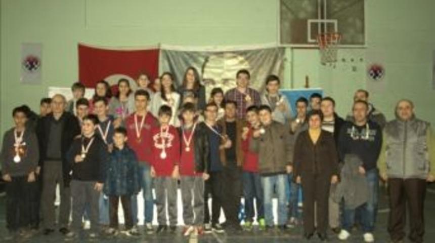 Yıldız Satran&ccedil; Turnuvası Yapıldı