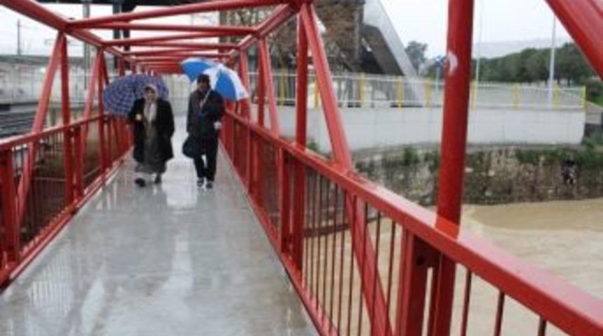 Ege B&ouml;lgesi &Ccedil;ok Kuvvetli Sağanak Yağış Bekliyor