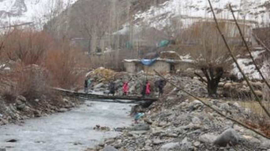 Mevsim Değişikliği Dez Deresi&rsquo;nin Debisini D&uuml;ş&uuml;rd&uuml;