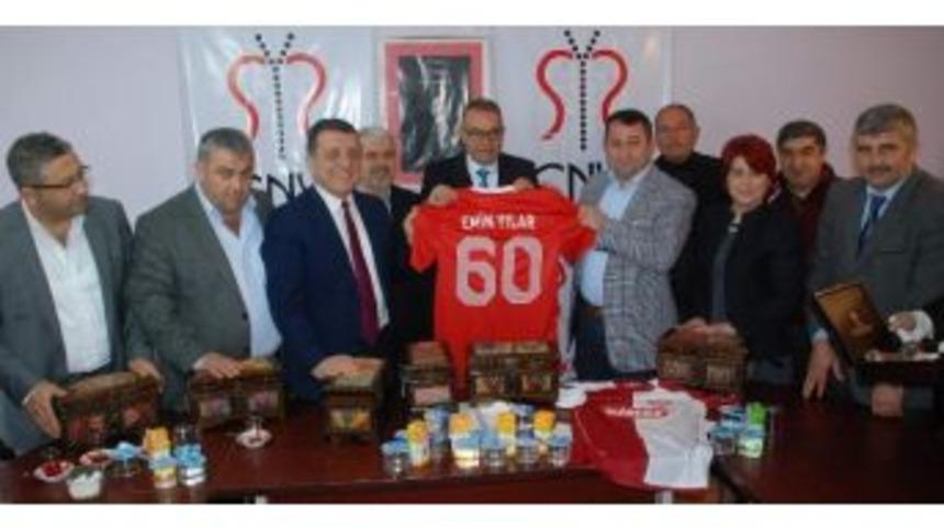 Koşar: "trabzonlular B&uuml;t&uuml;n Fenerbah&ccedil;elileri Bağırlarına Basacaklardır"