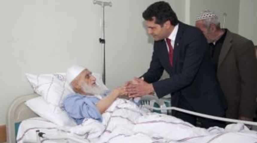 Dr. C&uuml;neyt Karaarslan, Hastaların Duasını Aldı