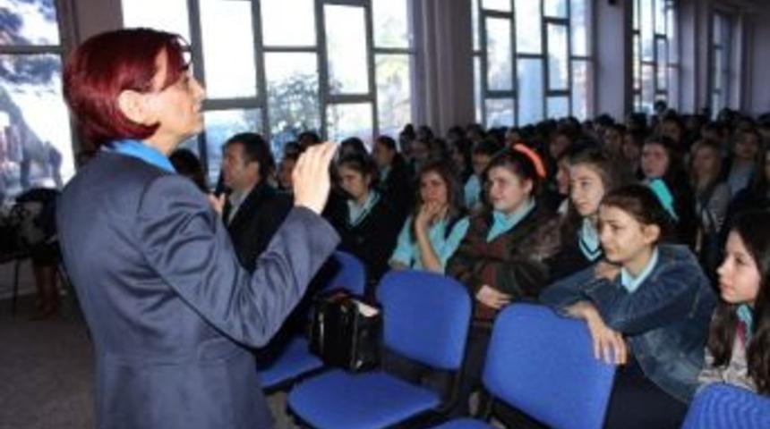 Kız Meslek Lisesi &Ouml;ğrencilerine Sigara Ve Madde Bağımlılığı Anlatıldı