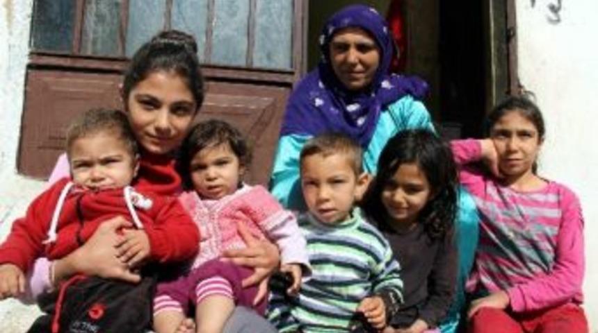 Kardeşlerine Bakabilmek İ&ccedil;in Okuldan Ayrıldı