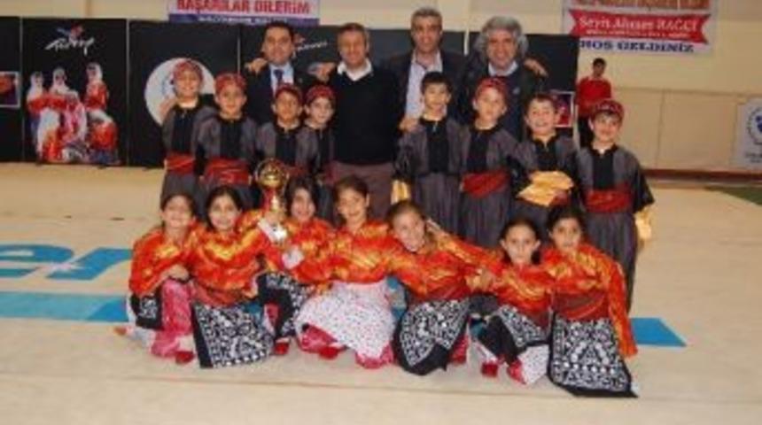 Oyunu Bırakmayan Folklorcu Duygu &Ouml;zaydınlı: