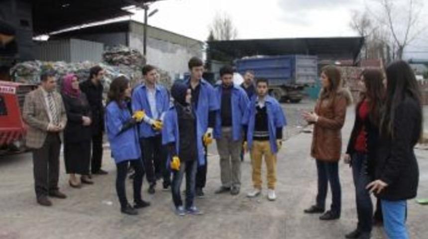 &Ccedil;evreci &Ouml;ğrenciler Geri D&ouml;n&uuml;ş&uuml;mde &Ccedil;alıştı