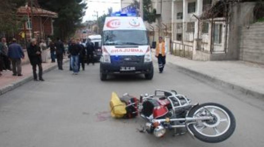 Motosiklet İle Otomobil &Ccedil;arpıştı: 1 Yaralı