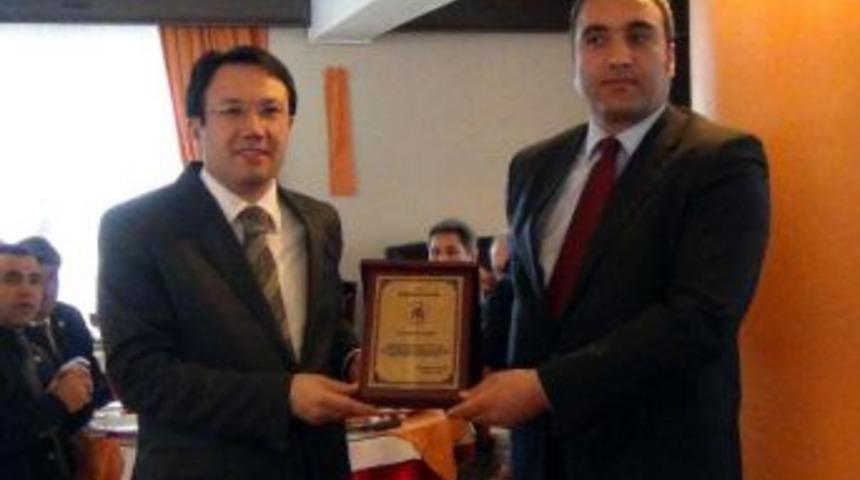 İl Genel Meclisi &Uuml;yelerine Plaket